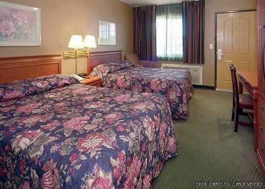 Gilroy Inn Room photo